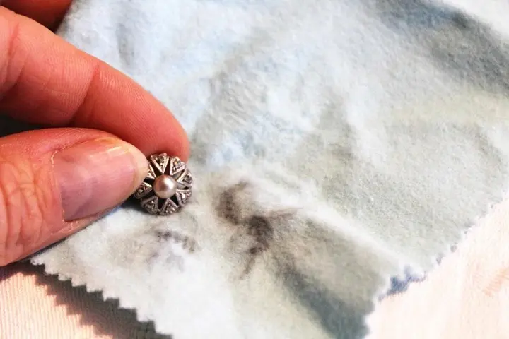 silberputztuch-angelaufenes-silber