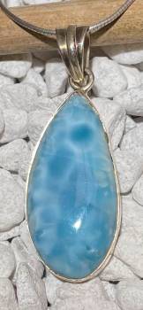 larimar-anhaenger-edelstein-trommelstein-heilstein-gebohrt