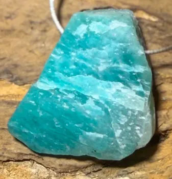 amazonit-trommelstein-edelstein-heilstein-anhaenger-schmuck-edelsteinschmuck-gebohrt