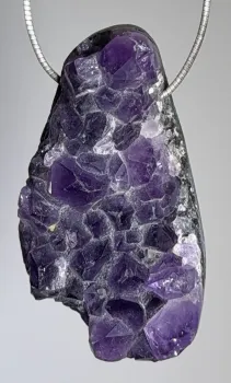 amethyst-anhaenger-druse-edelstein-heilstein