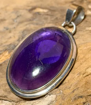 amethyst-anhaenger-silber-edelstein-heilstein-schmuck
