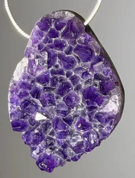amethyst-anhaenger-uruguay-edelstein-druse