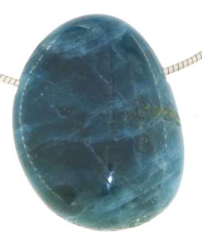 apatit-blau-anhaenger-edelstein-anhaenger-trommelstein-heilstein-schmuck-edelsteinschmuck-gebohrt
