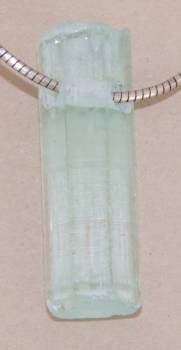 aquamarin-anhaenger-edelstein-schmuck