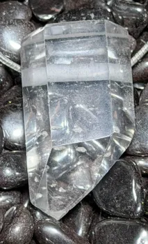 bergkristall-spitze-anhaenger-edelstein-heilstein-schmuck