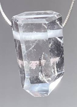 bergkristall-spitze-anhaenger-edelstein-trommelstein-heilstein-schmuck