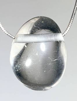 bergkristall-anhaenger-edelstein-navette-trommelstein-schmuck-edelsteinschmuck-heilstein