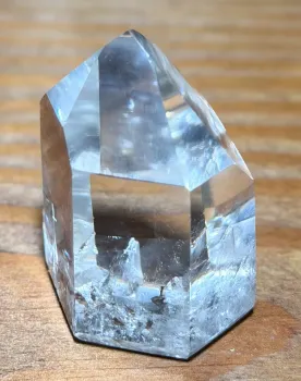 bergkristall-spitze-edelstein-mineralien