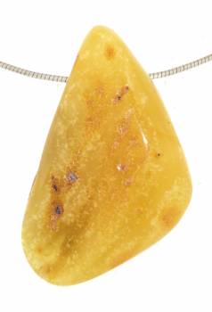 bernstein-anhaenger-edelstein-heilstein-schmuck-anhaenger-gebohrt