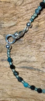 turmalin-schmuck-edelsteinkette-indigolith-heilstein