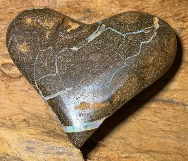 opal-herz-edelstein-heilstein