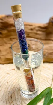 edelsteinwasser-chakra-wasser-heilstein-energetisierung-amethyst-rosenquarz-bergkristall-aventurin-heilwasser