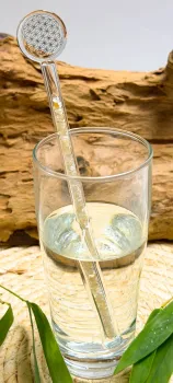 Edelsteinwasser-wassersteine-edelsteine-heilwasser-wasser-energetisieren-chakra-jaspis-amethyst-bergkristall-calcit-sodalith