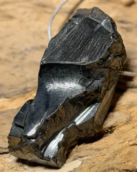 Schungit-edelschungit-anhaenger-shungit-edelstein-trommelstein-heilstein-schmuck