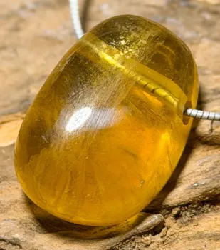 fluorit-trommelstein-anhaenger-edelstein-heilstein-schmuck-gebohrt