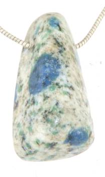 Azurit-k2-anhaenger-granit-edelstein-anhaenger-trommelstein-heilstein-schmuck-edelsteinschmuck-gebohrt