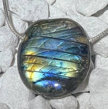 labradorit-anhaenger-edelstein-trommelstein-heilstein-seelensteinchen-schmuck