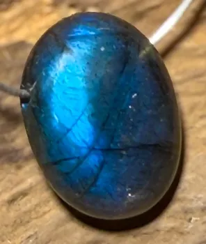 labradorit-anhaenger-trommelstein-edelstein