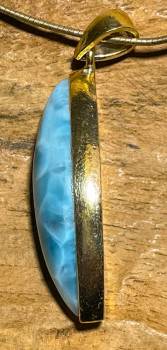 larimar-anhaenger-edelstein-trommelstein-heilstein-gebohrt