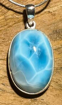 larimar-anhaenger-edelstein-trommelstein-heilstein-gebohrt