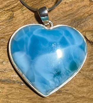 larimar-anhaenger-edelstein-trommelstein-heilstein-gebohrt