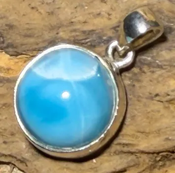 larimar-anhaenger-edelstein-trommelstein-heilstein-gebohrt
