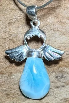 larimar-anhaenger-edelstein-trommelstein-heilstein-gebohrt