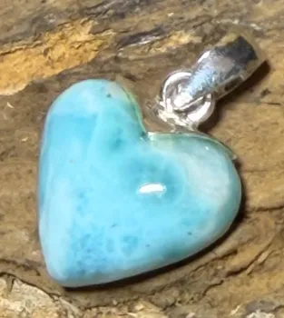 larimar-anhaenger-edelstein-trommelstein-heilstein-gebohrt