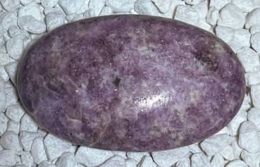 lepidolith-seifenstein-edelstein-heilstein-handschmeichler