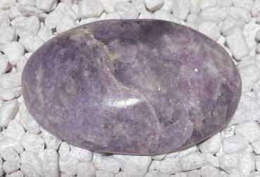 lepidolith-seifenstein-edelstein-heilstein-handschmeichler