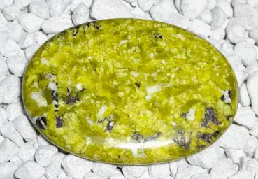 lizardit-seifenstein-handschmeichler-edelstein-heilstein