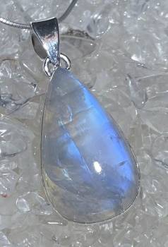 mondstein-anhaenger-edelstein-heiilstein-schmuck-silber