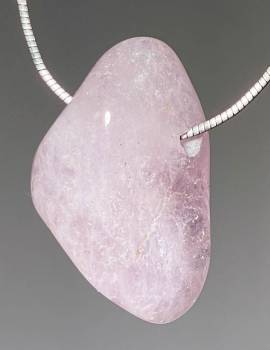 morganit-beryll-anhaenger-edelstein-trommelstein-heilstein-gebohrt