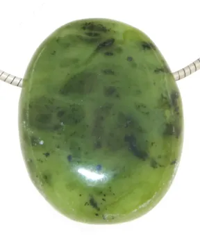 jade-trommelstein-anhaenger-edelstein-heilstein-schmuck