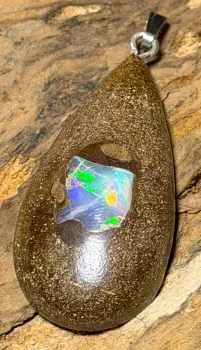 boulder-opal-trommelstein-anhaenger-edelstein