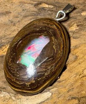boulder-opal-trommelstein-anhaenger-edelstein