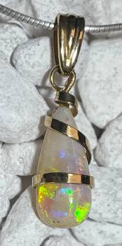 opal-edelstein-anhaenger-heilstein-schmuck-seelensteinchen-vergoldet