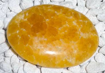 orangencalcit-seifenstein-edelstein-heilstein-handschmeichler