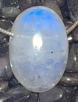 mondstein-anhaenger-edelstein-heiilstein-schmuck-silber