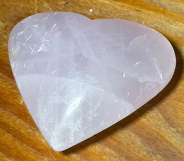 rosenquarz-herz-edelstein-heilstein