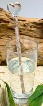 Edelsteinwasser-wassersteine-edelsteine-heilwasser-wasser-energetisieren-chakra-jaspis-amethyst-bergkristall-calcit-sodalith