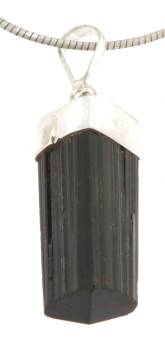 schoerl-turmalin-trommelstein-anhaenger-edelstein-schmuck-heilstein-edelsteinschmuck-gebohrt