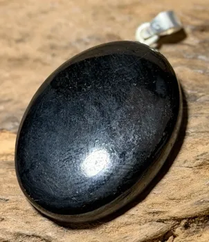 turmalin-schmuck-edelstein-ketten-anhaenger