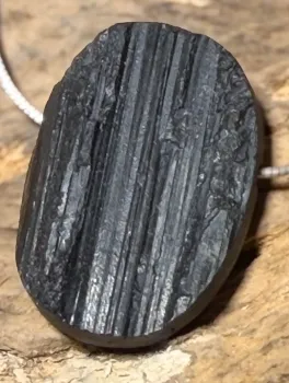 turmalin-anhaenger-schwarz-schoerl-trommelstein-edelstein-heilstein