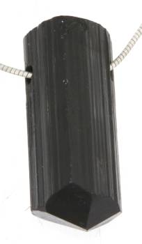turmalin-anhaenger-trommelstein-edelstein-heilstein-schoerl-schmuck-edelsteinschmuck-gebohrt
