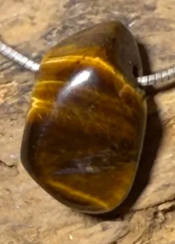 tigerauge-anhaenger-edelstein-trommelstein-heilstein-schmuck-edelsteinschmuck