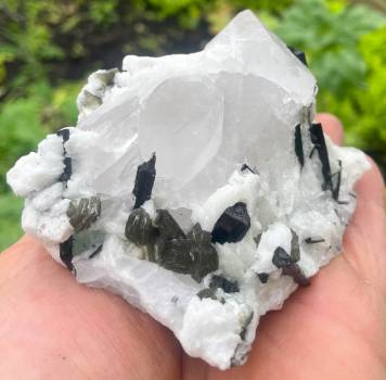 turmalin-bergkristall-edelstein-trommelstein-heilstein-schmuck-edelsteinschmuck