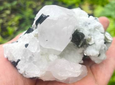 turmalin-bergkristall-edelstein-trommelstein-heilstein-schmuck-edelsteinschmuck