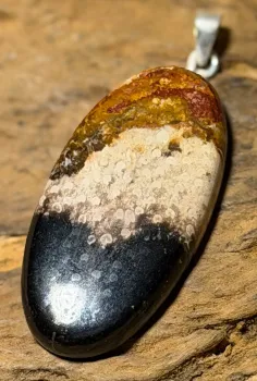 holz-schmuck-edelstein-ketten-anhaenger