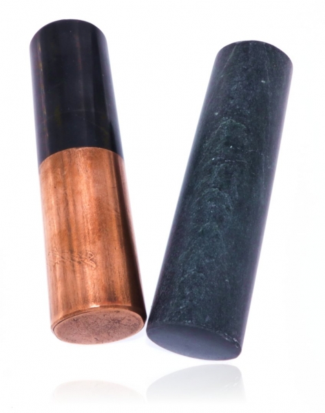 schungit-zylinder-pharao-edelschungit-heilstein-edelstein